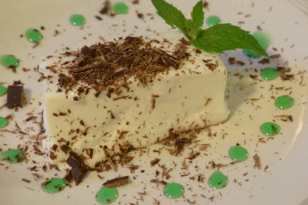 Scopri come ottenere una panna cotta setosa senza retrogusto: il trucco da pasticceria di casa